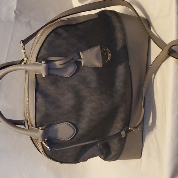 Michael Kors Handbag - Picture 1 of 9